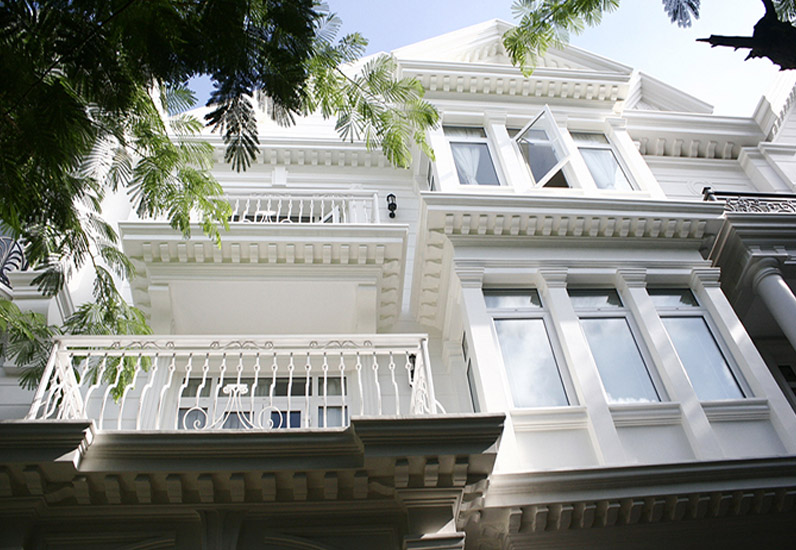 Biệt Thự Cổ Điển Trắng Bề Thế