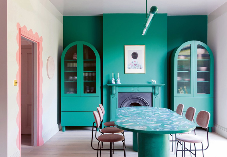 Sự kết hợp gam màu xanh lá cây và gam hồng phấn hài hòa, dễ chịu