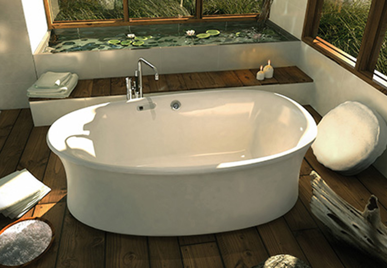 Phòng tắm đẹp có bồn tắm nằm massage