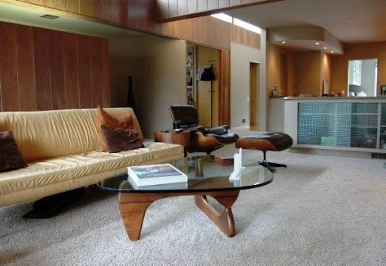 Gối dựa được sắp xếp ngay ngắn