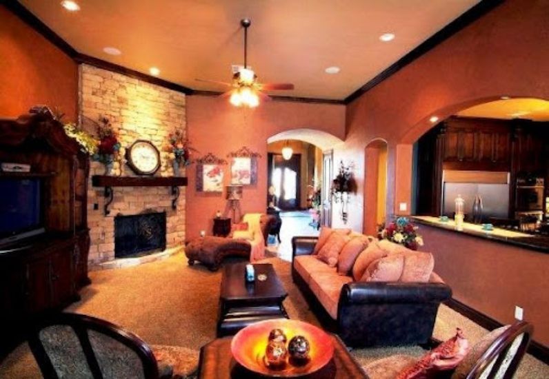 Phòng khách Châu Âu màu hồng xinh xắn