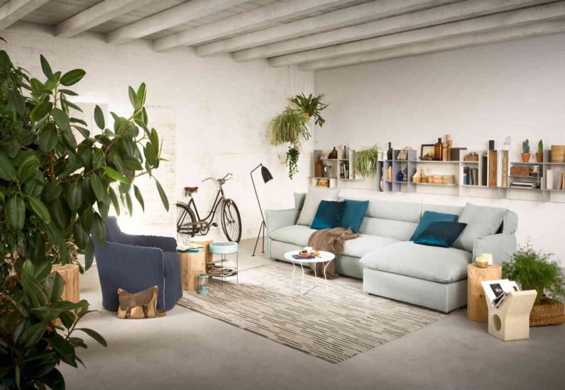 Thiết kế phòng sinh hoạt chung với sự kết hợp nội thất trắng với xanh biển