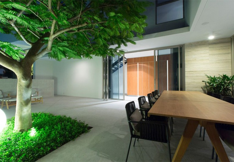 Không gian bàn ăn với ý tưởng thiết kế ngoài trời