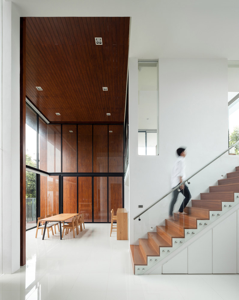 Khu vực bàn ăn được bố trí rộng rãi