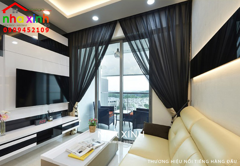 Không gian phòng khách với view ban công rộng tạo góc thư giãn tuyệt vời